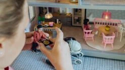 Lundby Makuuhuone Basic -Muovi Ja Lelu US I 60102100 60306400 60207900 60208600 60605100 60605200 60605300 60808300 60201600 60201800 60508900 Lundby doll baking pizza 1920x1080 1