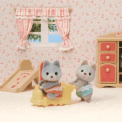 Sylvanian Families Huskykaksoset 5638 7 Sylvanian Families Huskykaksoset 5638 -Muovi Ja Lelu US Sylvanian Families Husky kaksoset 5638 1