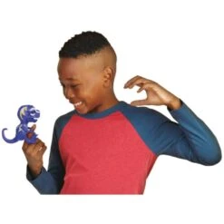 Untamed Roaring Dinos Cobalt Dinosaurus -Muovi Ja Lelu US Untamed Roaring Dinos Cobalt dinosaurus 1